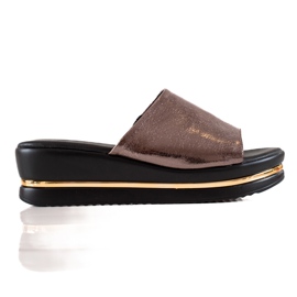 Goodin Glänzende Hausschuhe auf der Plattform braun