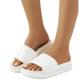 Weiße Hausschuhe auf der Plattform Big Star HH274683