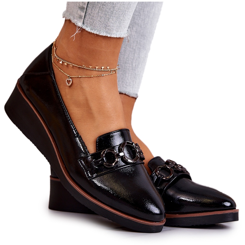 Vinceza Keilschuhe aus Lackleder Schwarz Melodien