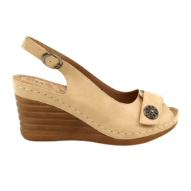 Frauenkeilsandalen mit Dekoration Evento 22SD98-4544 Beige