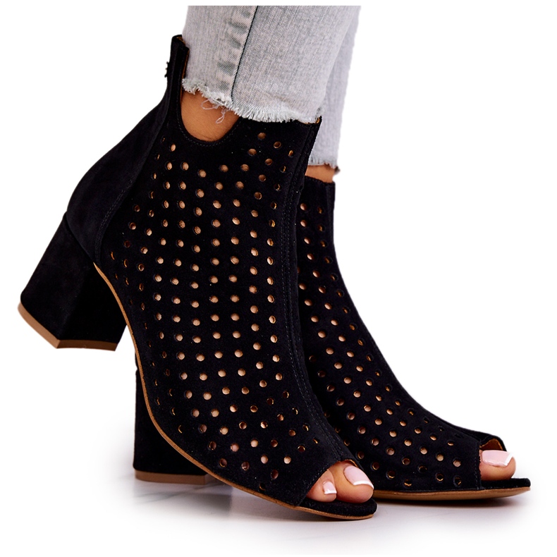 Durchbrochene Lederstiefel Maciejka 05420-43 Schwarz