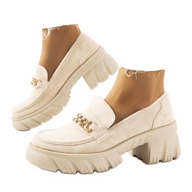 Beige Loafer auf einer dicken Jeri-Sohle