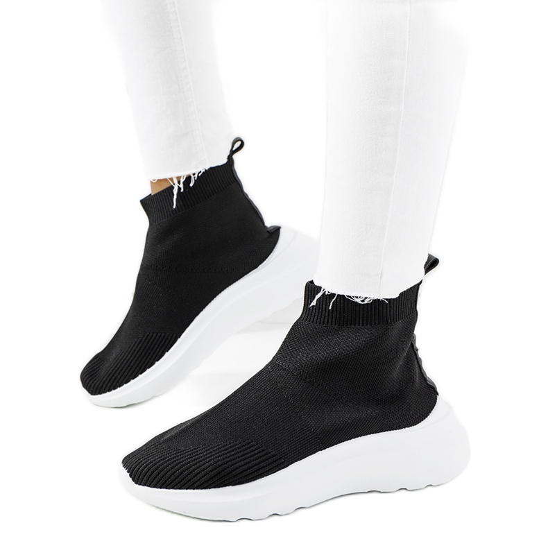 Schwarze High-Top-Sneakers von Jennifer