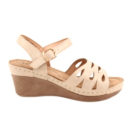 Bequeme Damen-Keilsandalen Evento 22SD98-4572 Beige