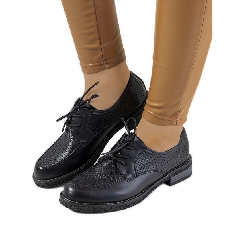 Edda schwarze durchbrochene Oxford-Schuhe