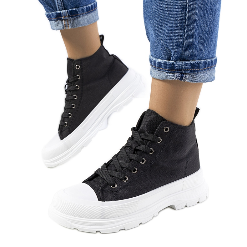 Schwarze knöchelhohe Sneakers auf der Boyes-Plattform