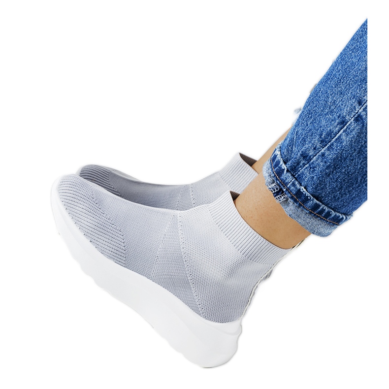 Graue High-Top-Sneakers von Jennifer