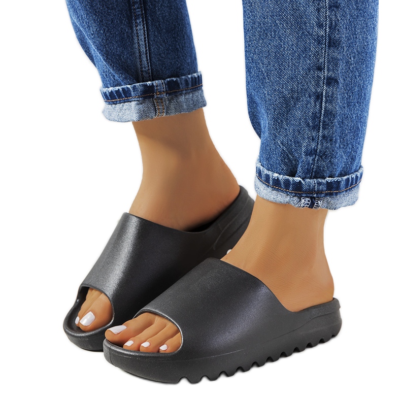 Christinia schwarze Gummipantoffeln