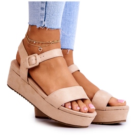 FW1 Wildledersandalen auf der beigefarbenen Sariah-Plattform