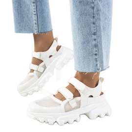 Weiße Sneakers mit Traktorsohle von Djurs