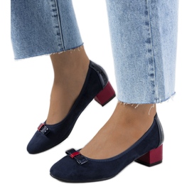 Marineblaue Pumps mit Deniz-Schleife rot