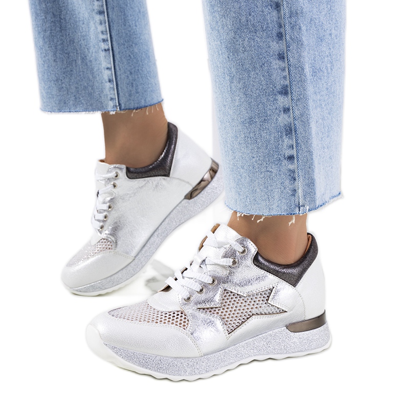 Weiße Metallic-Sneakers von Torres