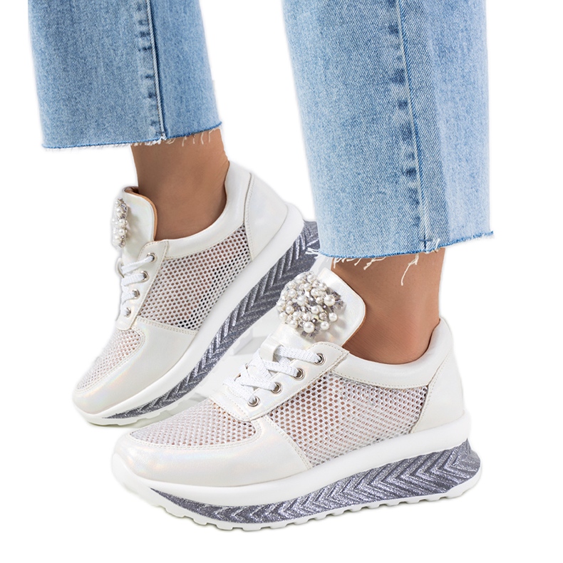 Weiße Sneaker mit Hologramm von Saggers