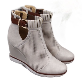 Turnschuhe mit durchbrochenem Keilabsatz Filippo W PAW117A beige