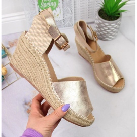 Sandalen Espadrilles auf dem Keilabsatz eVento W EVE68A gold golden
