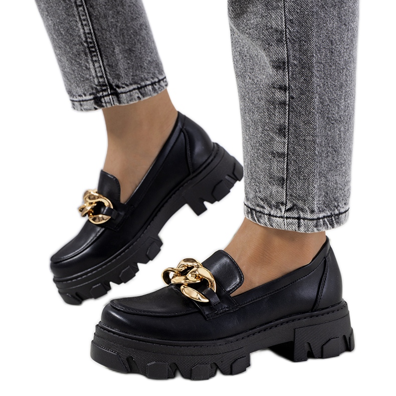 Schwarze Loafer mit Fouzia-Kette