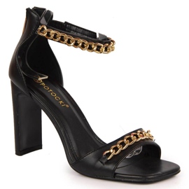 Sandalen auf einem Pfosten mit einer Kette Potocki W WOL70A schwarz