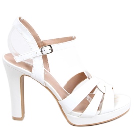 Camara Weiße Sandaletten mit hohen Absätzen
