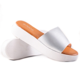 Encor Silberne Hausschuhe auf der Plattform silber-