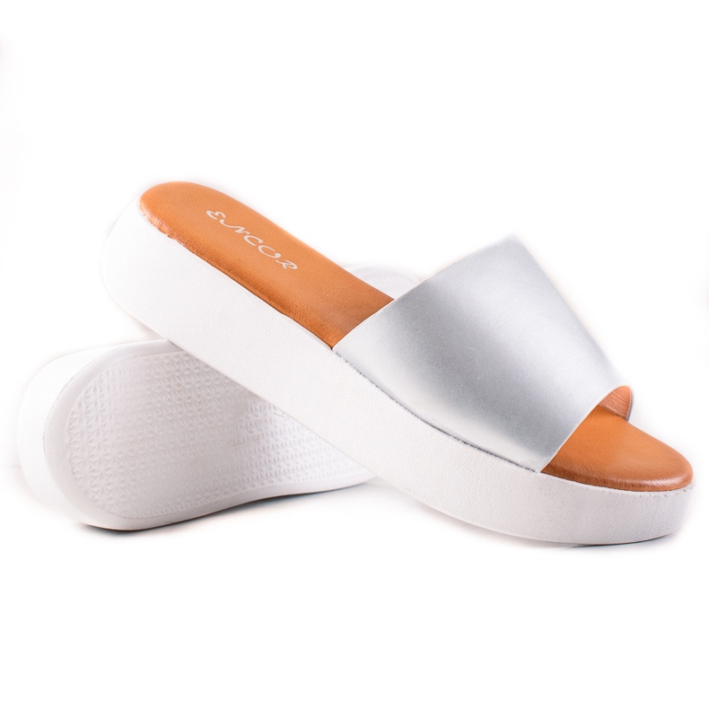 Encor Silberne Hausschuhe auf der Plattform silber-