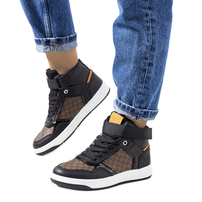 Schwarze Turnschuhe von Emmers braun