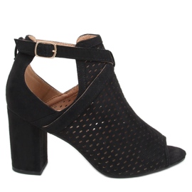 Durchbrochene Sandalen auf dem Barika Black Post schwarz