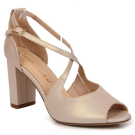 Sandalen auf einem Perlmuttpfosten Sergio Leone W SK210D beige