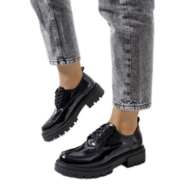 Schwarze Schuhe auf Traktorsohle von Markus