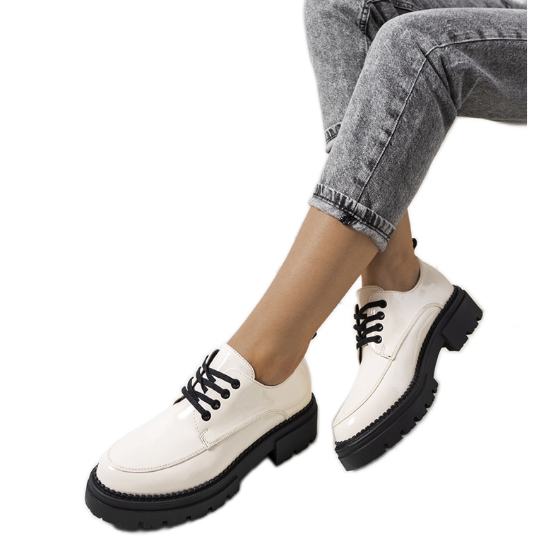 Beige Brogues mit Noralie-Traktorsohle