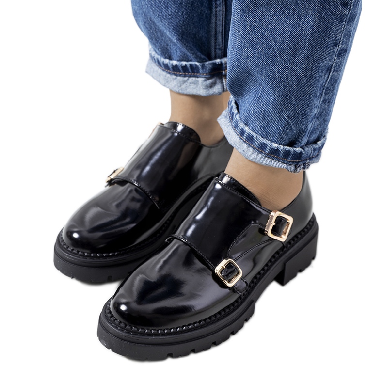 Schwarz lackierte Valks Schuhe