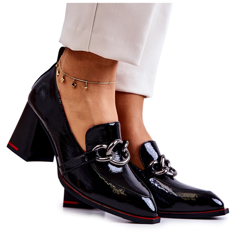 S.Barski Elegante Pumps auf einem schwarzen Callim