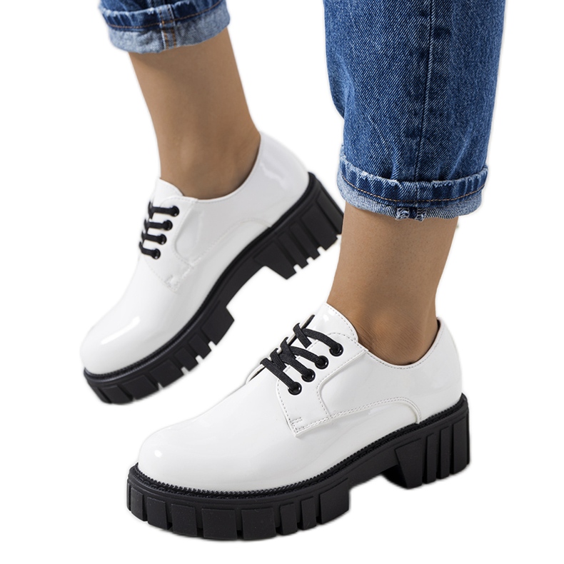 Weiß lackierte Schuhe von Eileen