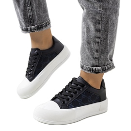 Schwarze Turnschuhe auf der Birkett-Plattform