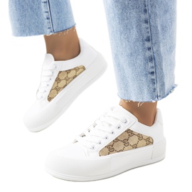 Weiße und braune Turnschuhe auf der Birkett-Plattform