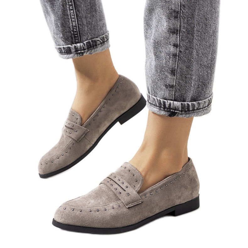 Graue Lederschuhe mit Ishana-Nieten