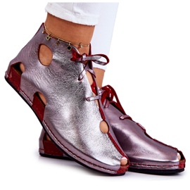 Leichtes Leder Maciejka 03426-20 Silber-Rote Stiefel