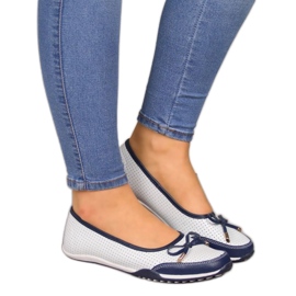 Durchbrochene Ballerinas aus weißem Leder für Damen eVento