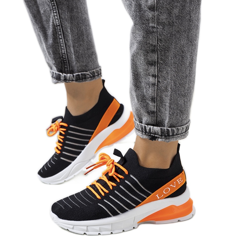 Schwarze Sportschuhe von Nena