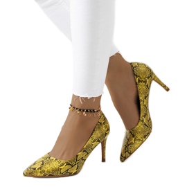 Gelbe Pumps im Schlangenmuster Nickle schwarz