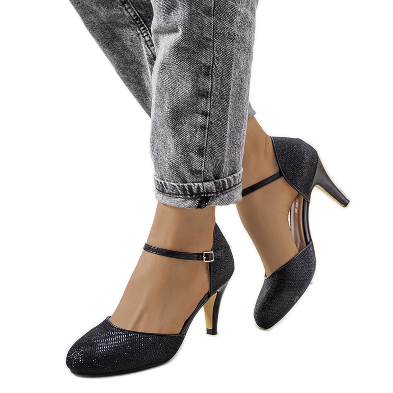 Schwarz glänzende Pumps von Rosetown