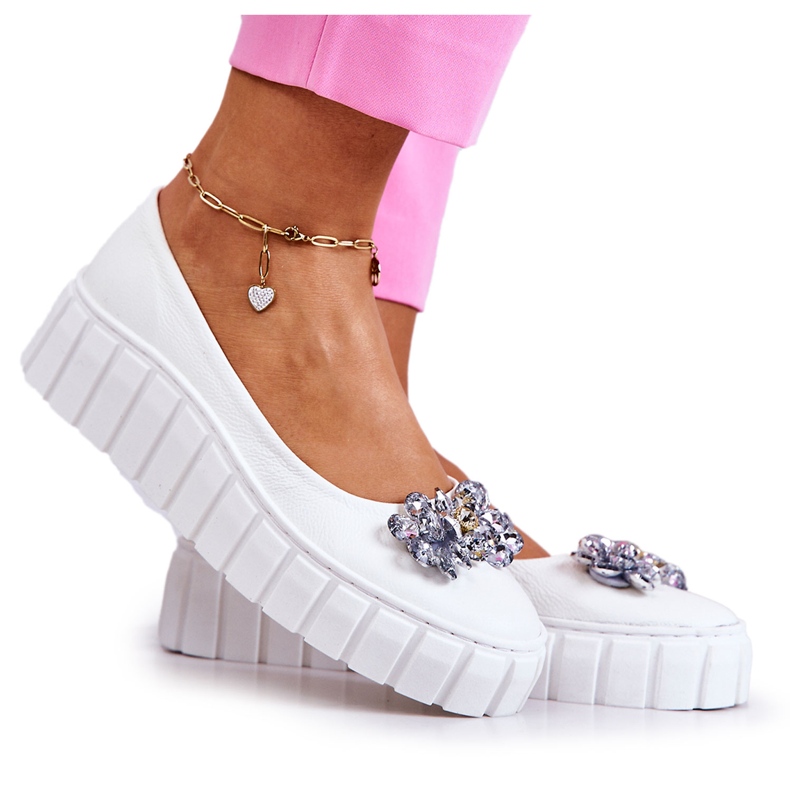 PA2 Lederballerinas auf einer Plattform mit einem weißen Ladette-Ornament