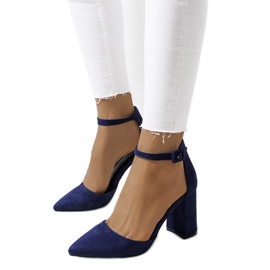 Marineblaue Pumps auf dem Groen Post