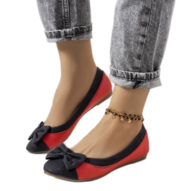 Schwarze Ballerinas mit Eske-Schleife