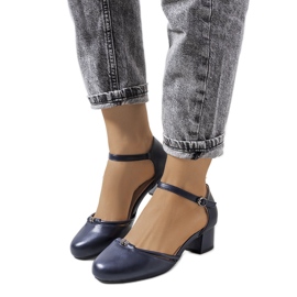 Marineblaue Pumps auf niedrigem Pfosten von Lynden