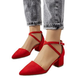 Rote Pumps am Hyde Post