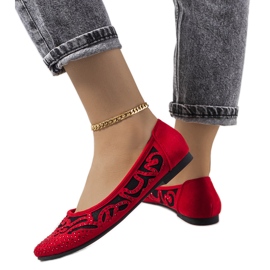 Rote Ballerinas mit durchbrochenen Selam-Ornamenten schwarz