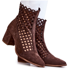 Durchbrochene Wildlederstiefel auf High Heels Nicole 2638 Dunkelbraun