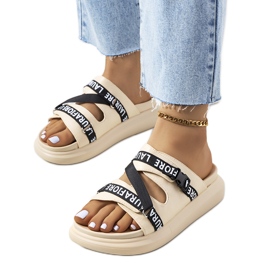 BM Beige Hausschuhe auf der Kogil-Plattform