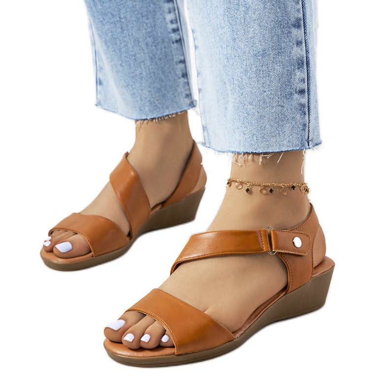 Braune Sandalen mit Keilabsatz von Souttar