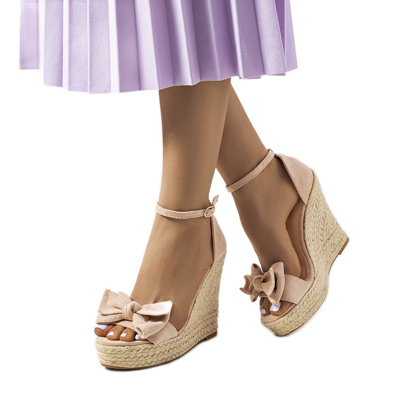 Beigefarbene Espadrilles auf dem Terrace Wedge